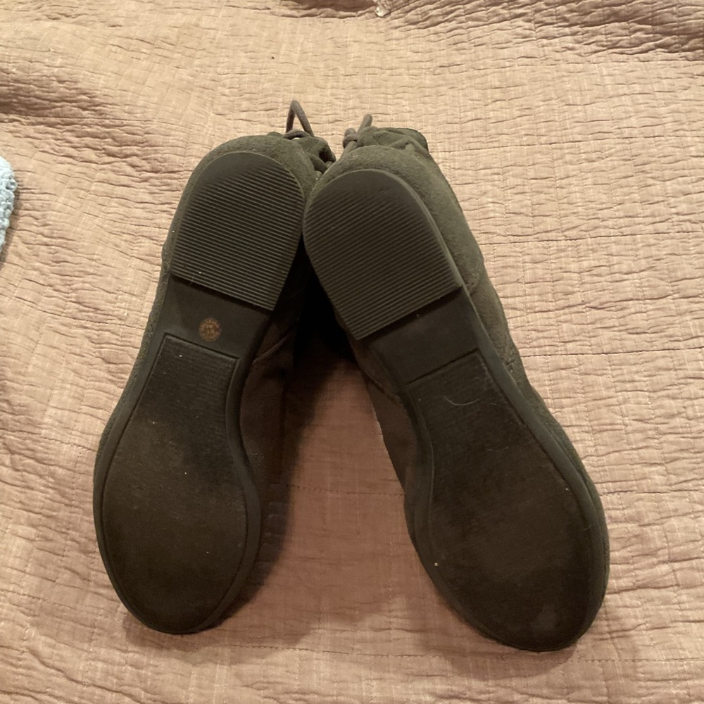 Boots - Picture 3 of 3